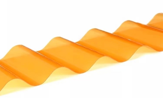 le polycarbonate de largeur de 1080mm a ridé des tuiles de toit 10 ans de garantie